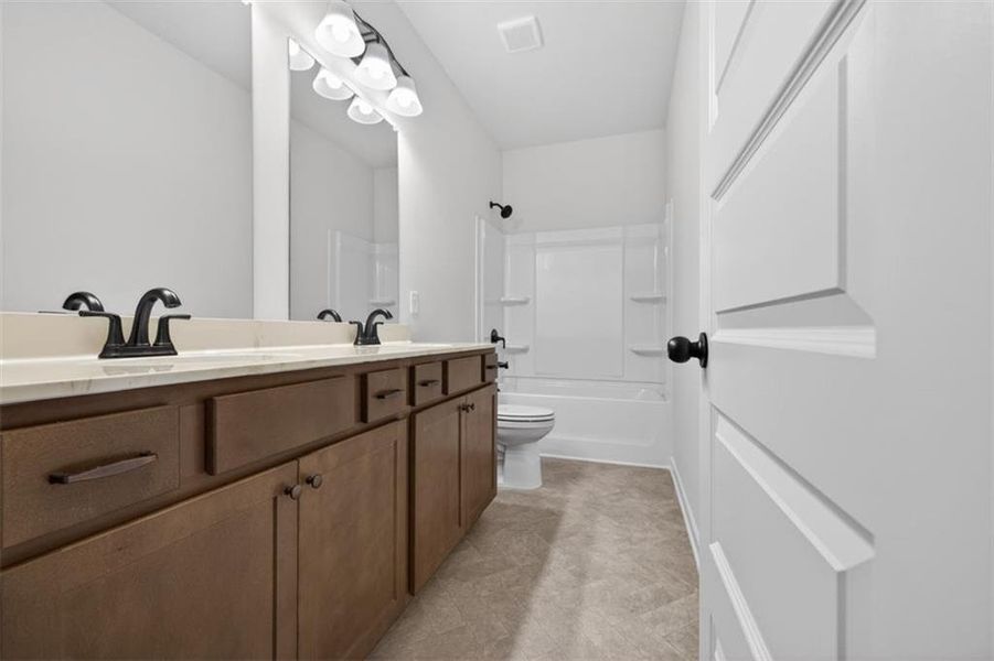 Furnished interior view inside a new home in Oakmont, Dallas (Image 11).