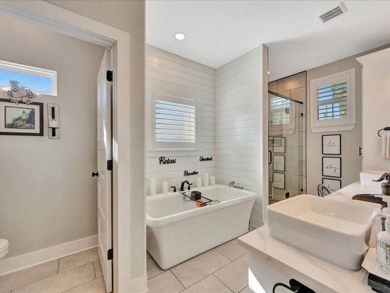 Furnished interior view inside a new home in , Diboll (Image 23).