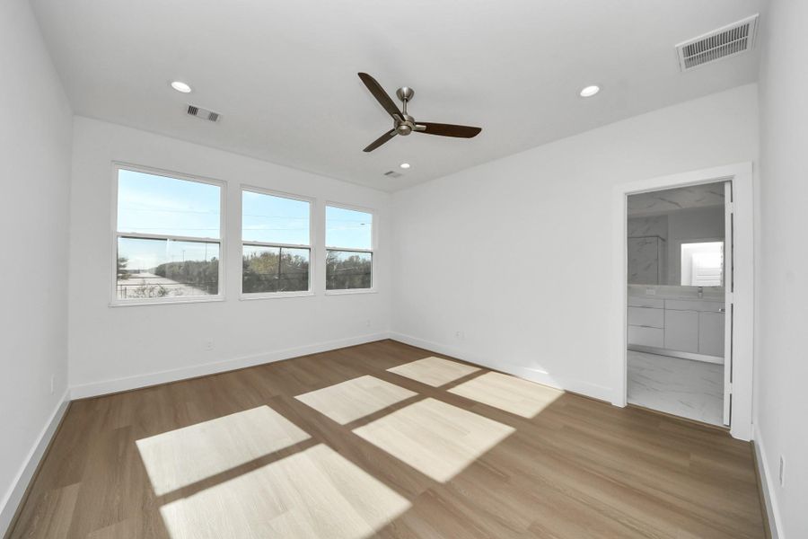 Spacious, unfurnished interior of a new home in Piccolina, Houston (Image 17).