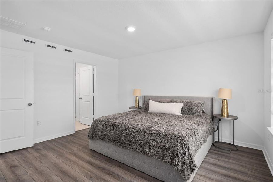 Furnished interior view inside a new home in Aulin Square, Oviedo (Image 33).