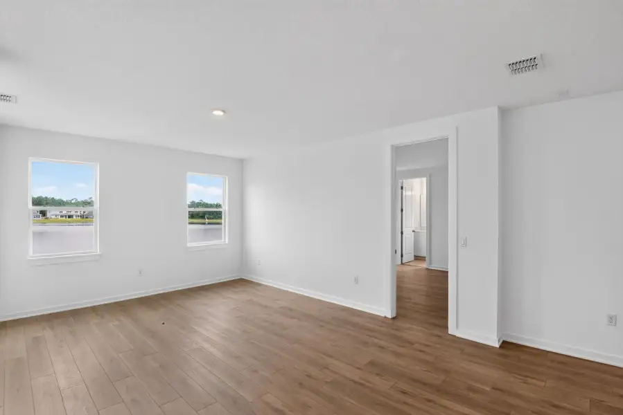 Spacious, unfurnished interior of a new home in Ardisia Park, New Smyrna Beach (Image 20).