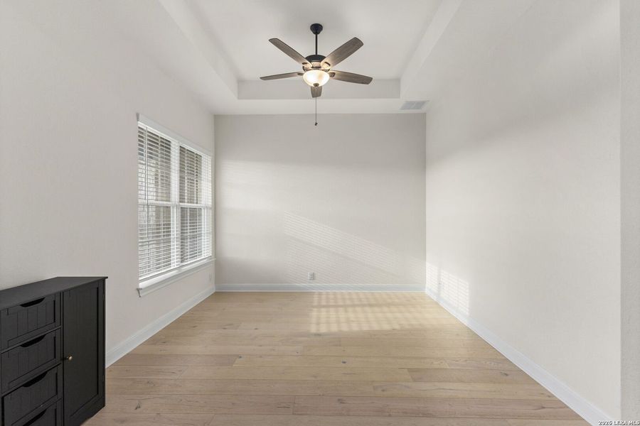 Spacious, unfurnished interior of a new home in Waldsanger, New Braunfels (Image 22).