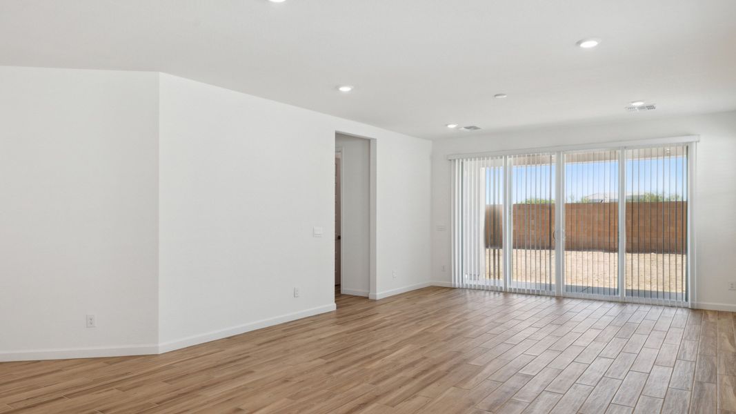 Spacious, unfurnished interior of a new home in Aloravita, Peoria (Image 19).