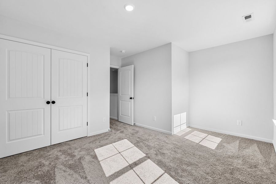 Spacious, unfurnished interior of a new home in Brooke Hill, Lewisville (Image 40).