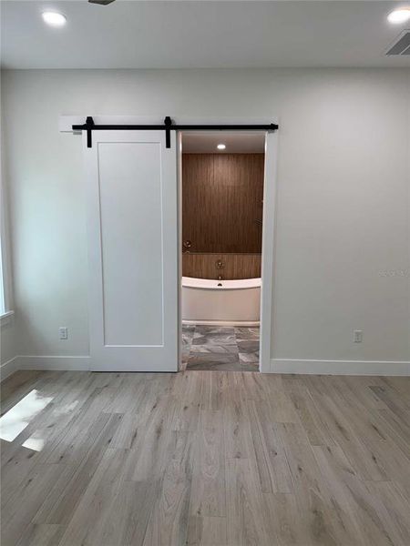 Spacious, unfurnished interior of a new home in , Dunnellon (Image 21).