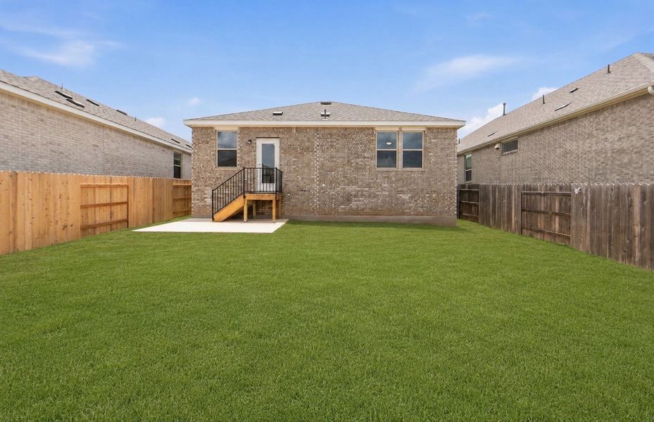 Exterior details and patio area of a home in La Cima, San Marcos (Image 3).
