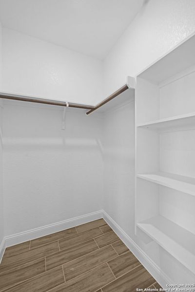 Spacious, unfurnished interior of a new home in , Floresville (Image 32).