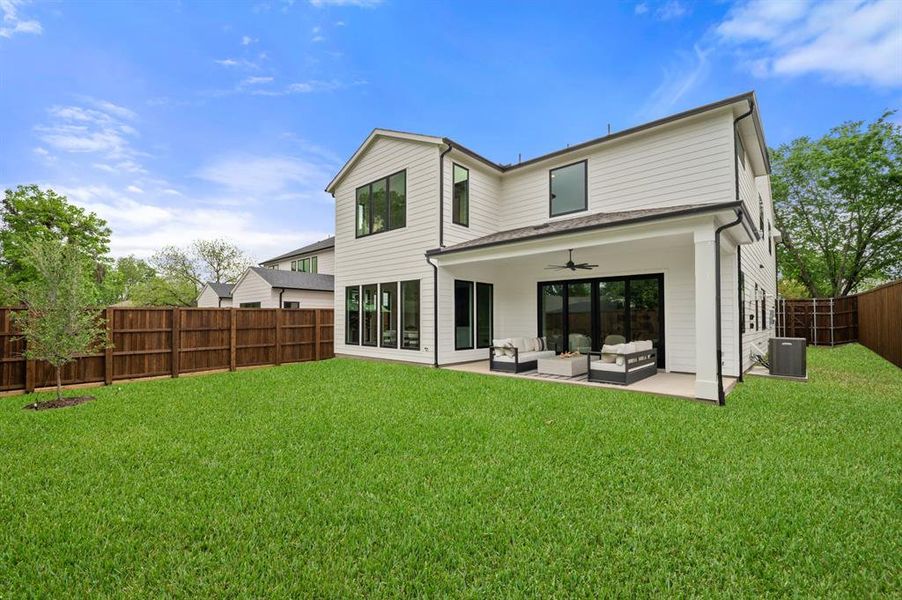 Exterior details and patio area of a home in , Dallas (Image 3).