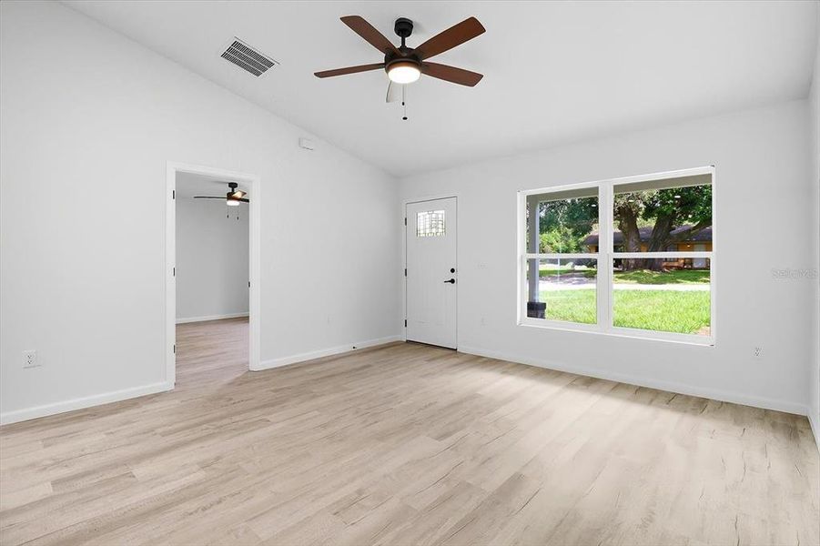 Spacious, unfurnished interior of a new home in , Dunnellon (Image 37).