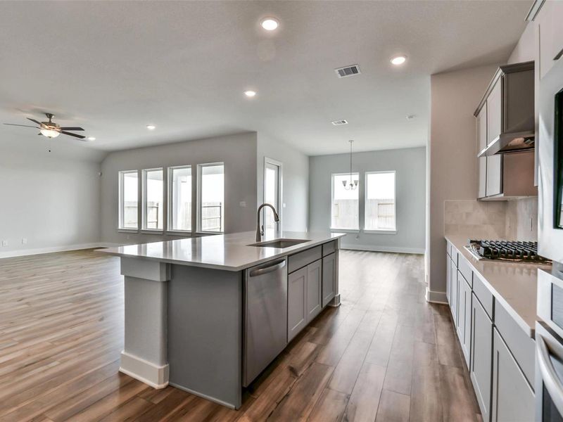 Furnished interior view inside a new home in Lago Mar, Texas City (Image 9).