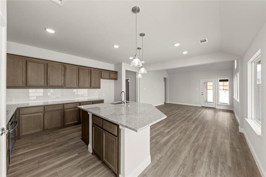 06_1640 Meadow Crest, Aubrey