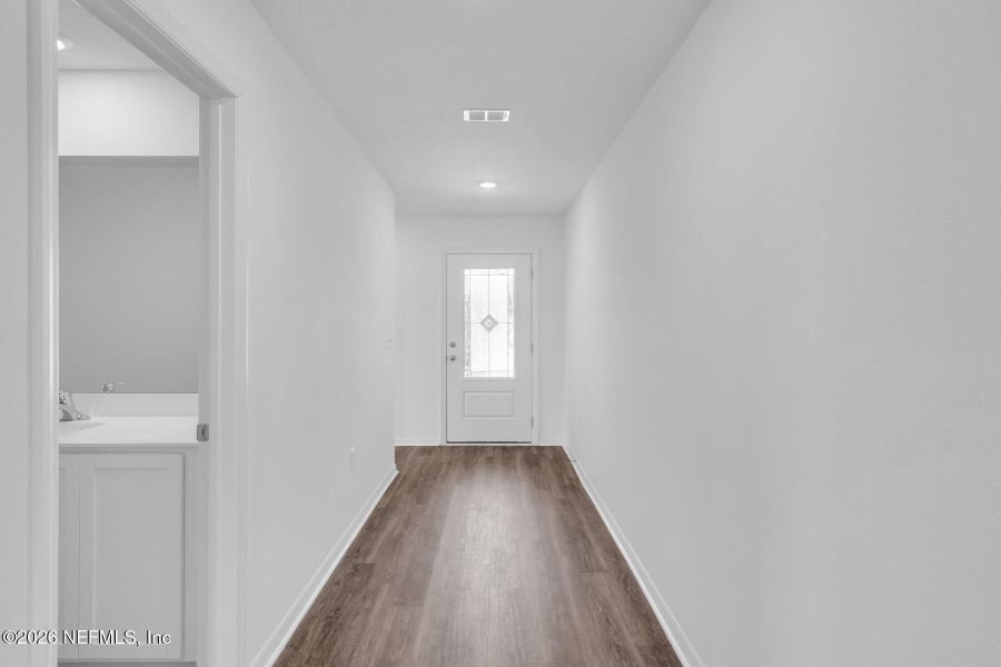 Spacious, unfurnished interior of a new home in Rolling Hills, Green Cove Springs (Image 20).
