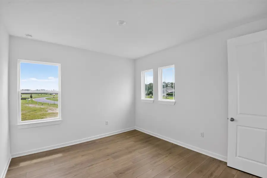 Spacious, unfurnished interior of a new home in Ardisia Park, New Smyrna Beach (Image 22).