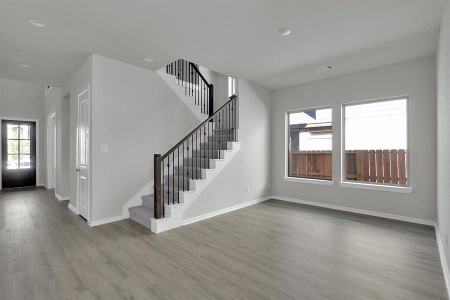 Spacious, unfurnished interior of a new home in Canterra Creek  60', Rosharon (Image 24).