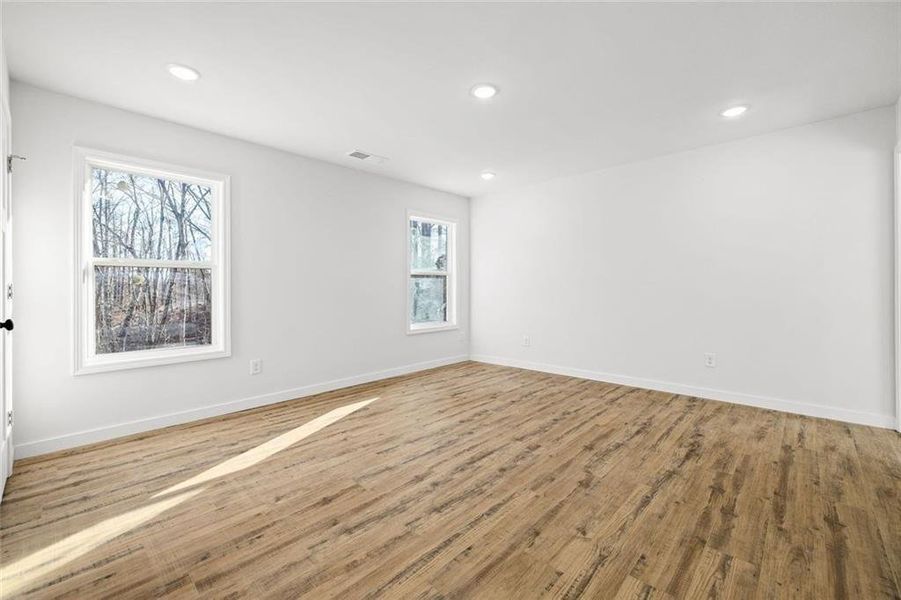 Spacious, unfurnished interior of a new home in , Gainesville (Image 24).