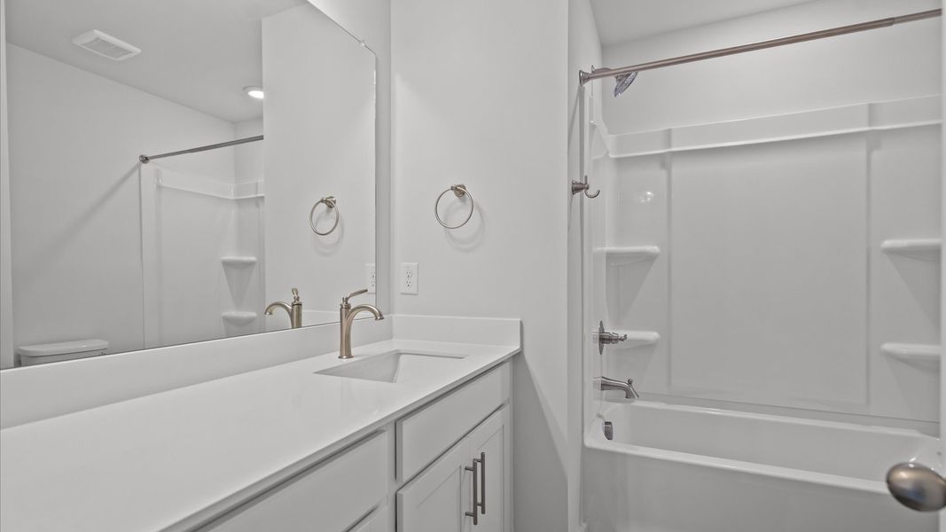First-rate full bath featuring modern surfaces and a fresh, current color palette