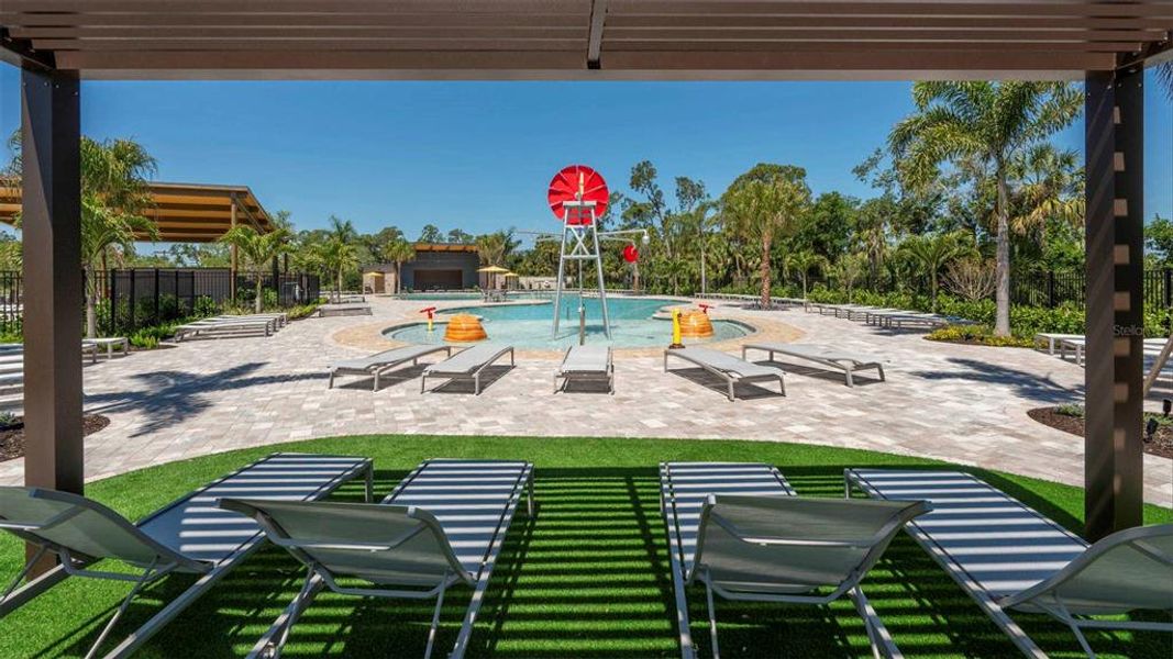 Community amenities in Oakfield Lakes, Parrish (Image 9).