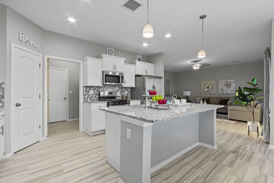 Representative furnished interior of a home built from the The Bellagio – 425SSC3CG by Saratoga Homes in Crossland, El Paso (Image 6).