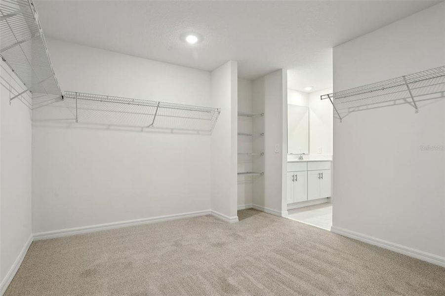 Spacious, unfurnished interior of a new home in The Reserve at Twin Lakes, St. Cloud (Image 35).