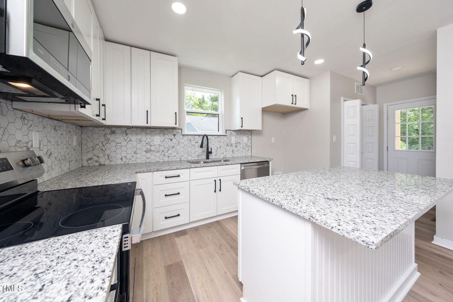 14-web-or-mls-616 Belt St-11