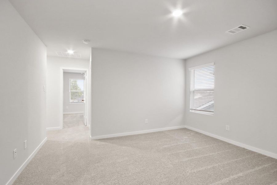Spacious, unfurnished interior of a new home in Maple Heights, Porter (Image 10).