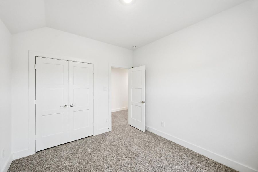 Spacious, unfurnished interior of a new home in Hills of Westlake, Conroe (Image 25).