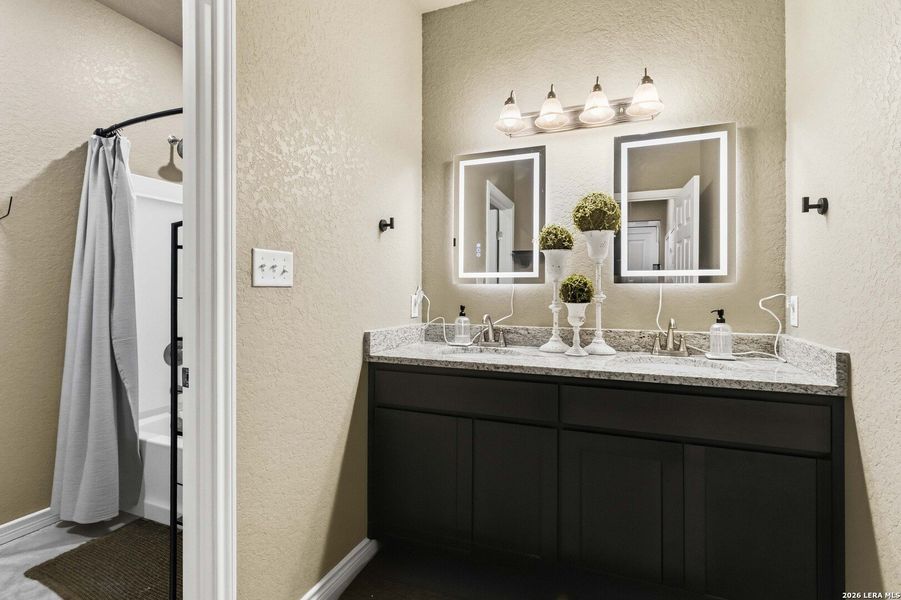 Furnished interior view inside a new home in , Sabinal (Image 16).