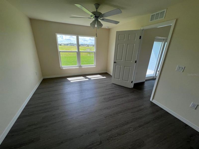 Spacious, unfurnished interior of a new home in , Dunnellon (Image 10).