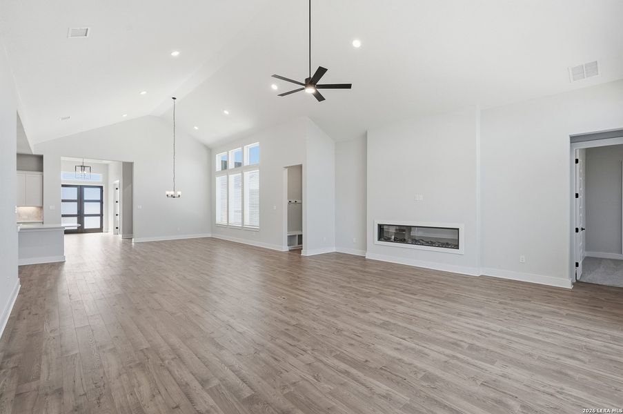 Spacious, unfurnished interior of a new home in Potranco Oaks, Castroville (Image 31).