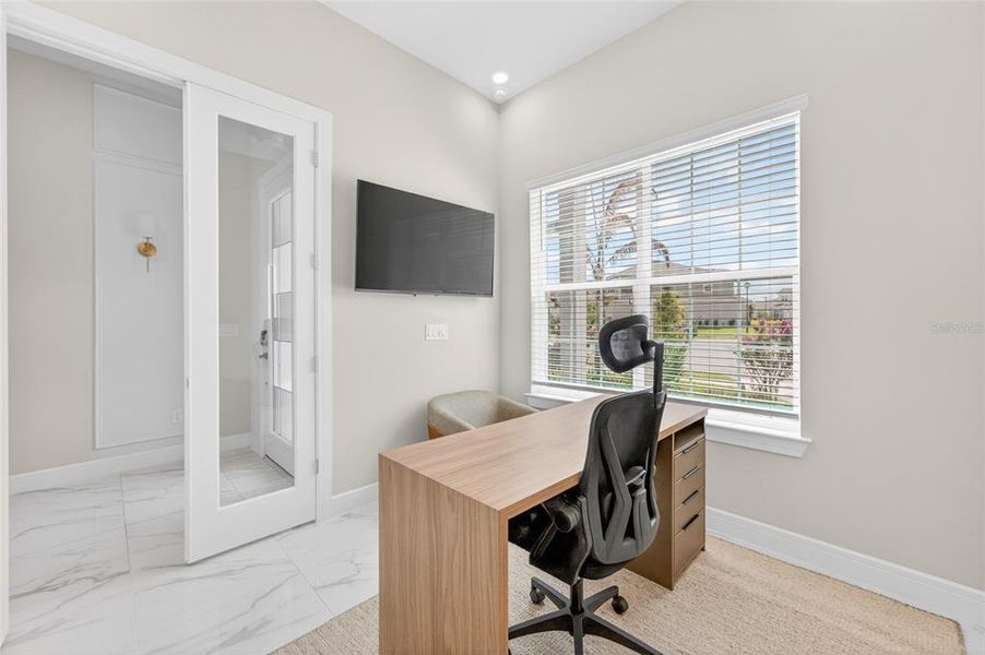 Furnished interior view inside a new home in , Orlando (Image 17).