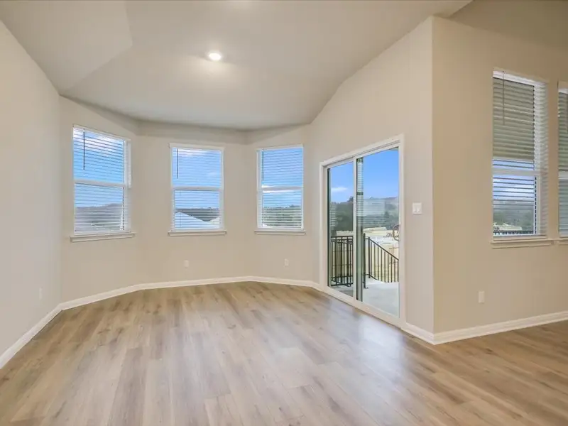 Spacious, unfurnished interior of a new home in Big Sky Ranch - Executive Collection, Dripping Springs (Image 5).