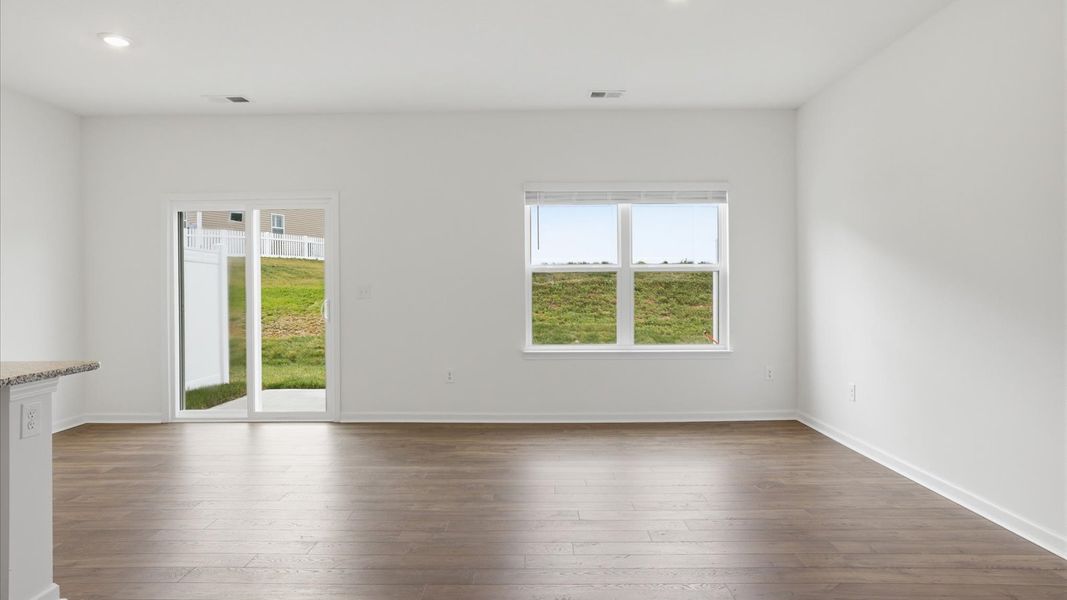 Spacious, unfurnished interior of a new home in Cherokee Crossing, Kodak (Image 12).