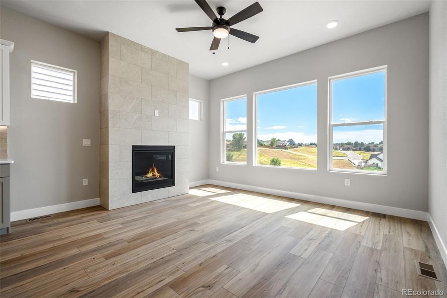 Spacious, unfurnished interior of a new home in Trailside at Cottonwood Creek, Colorado Springs (Image 26).