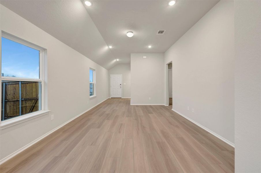 Spacious, unfurnished interior of a new home in Heritage, Dripping Springs (Image 19). Spacious, unfurnished interior of a new home in Heritage, Dripping Springs (Image 19).