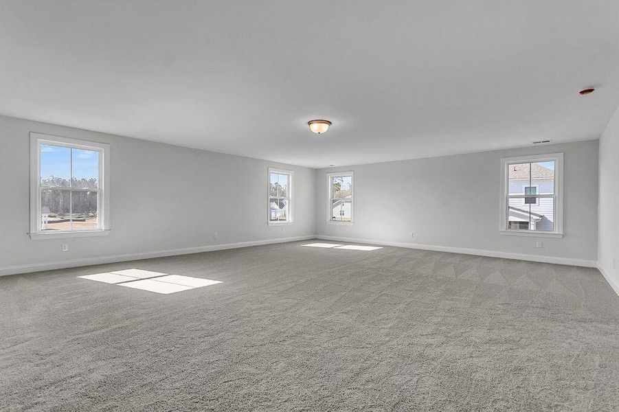 Spacious, unfurnished interior of a new home in Kings River Preserve, Hollywood (Image 33).