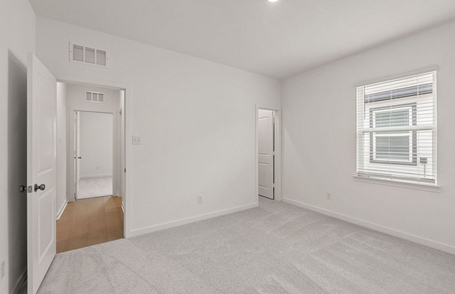 Spacious, unfurnished interior of a new home in Skyview, Belton (Image 24).