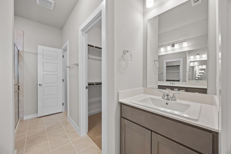 Primary Bathroom in the Cypress home plan by Trophy Signature Homes - REPRESENTATIVE PHOTO Primary Bathroom in the Cypress home plan by Trophy Signature Homes - REPRESENTATIVE PHOTO