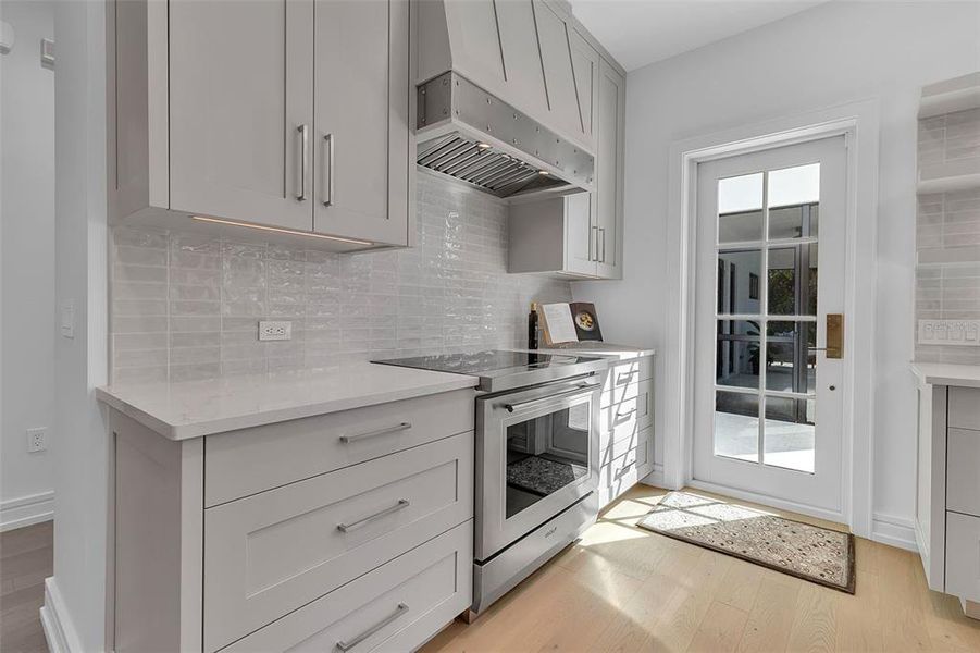 Furnished interior view inside a new home in , Sarasota (Image 17).