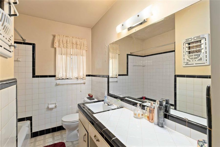 Furnished interior view inside a new home in , Brownwood (Image 10).