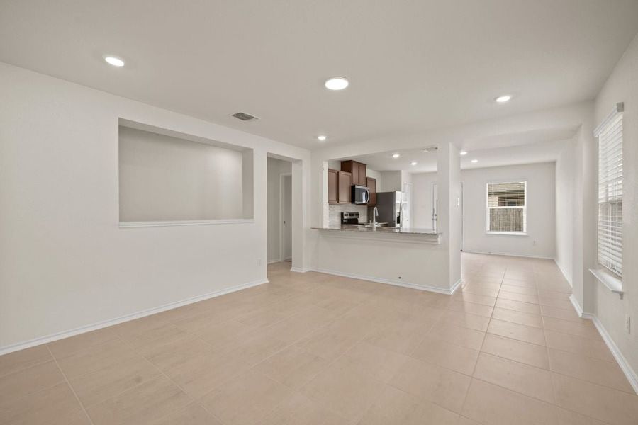 Spacious, unfurnished interior of a new home in Sonterra - Cool Water, Jarrell (Image 10).