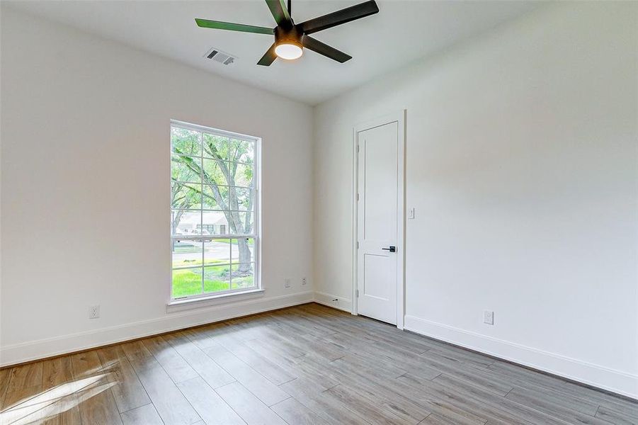 This home features 3 amazing guest rooms that offer hardwood floors, decorator paint and a ceiling fan.