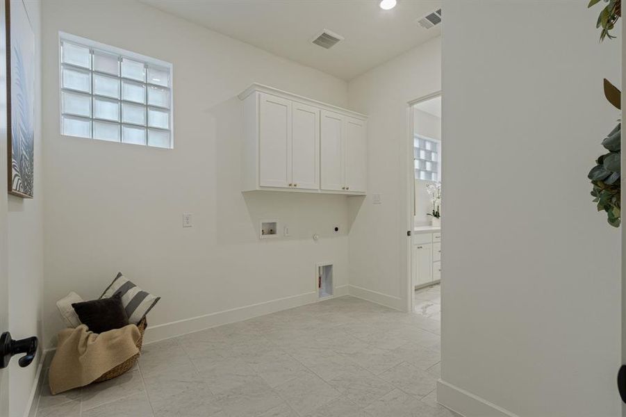 Spacious, unfurnished interior of a new home in , Prosper (Image 21). Spacious, unfurnished interior of a new home in , Prosper (Image 21).