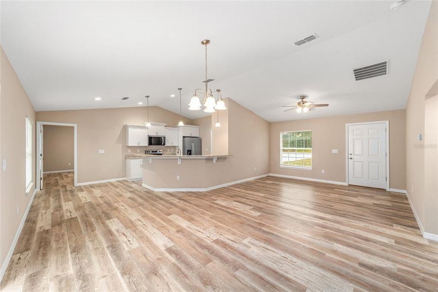 Spacious, unfurnished interior of a new home in , Ocala (Image 21).