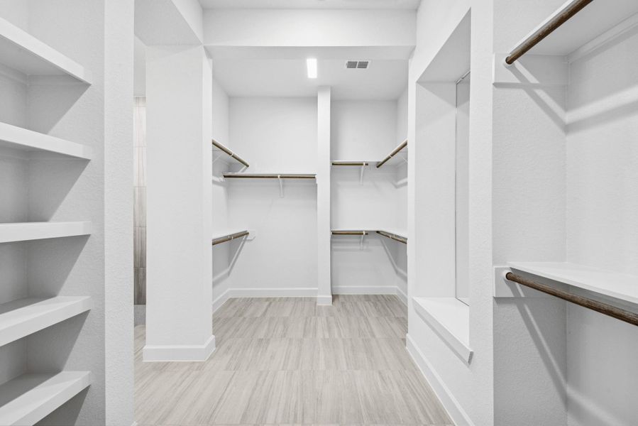Spacious, unfurnished interior of a new home in ARTAVIA - Parkview Collection, Conroe (Image 39).