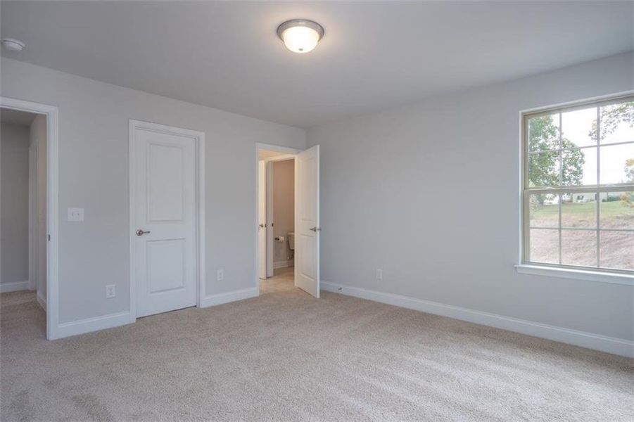 Spacious, unfurnished interior of a new home in Mirror Lake at South Harbour, Villa Rica (Image 16).