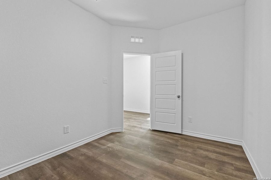 Spacious, unfurnished interior of a new home in Corley Farms, Boerne (Image 24).