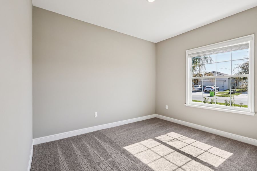 Spacious, unfurnished interior of a new home in Oakstone Farms, Leesburg (Image 24).