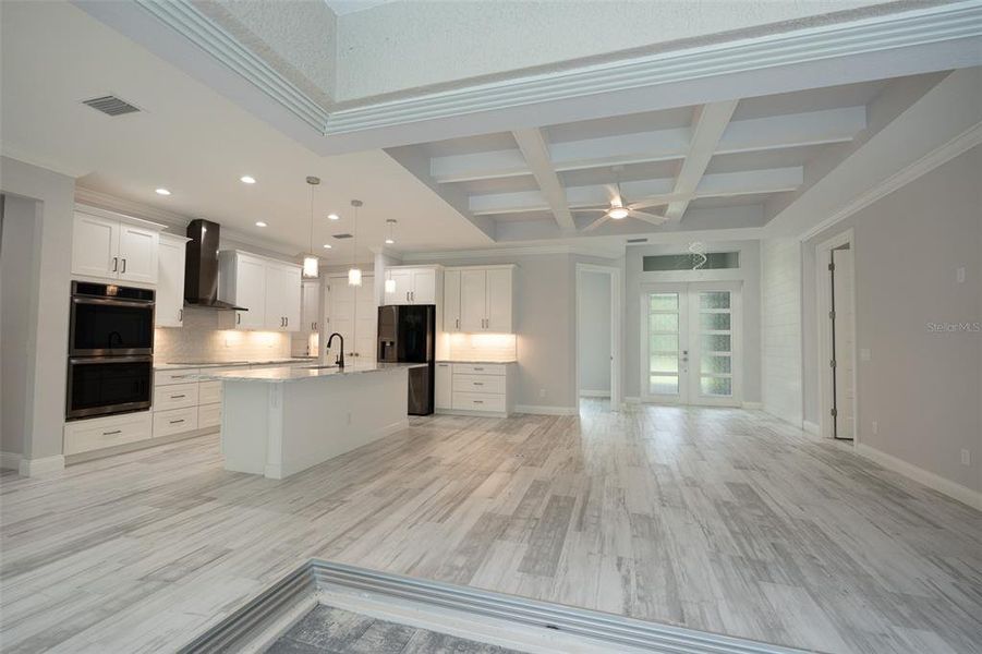 Spacious, unfurnished interior of a new home in , Port Charlotte (Image 8).