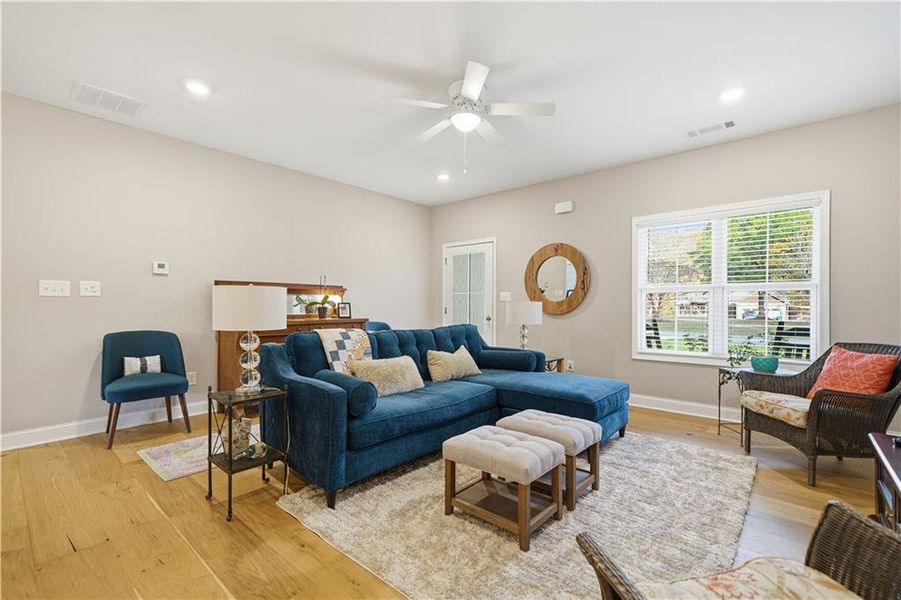 Furnished interior view inside a new home in , Jasper (Image 10).