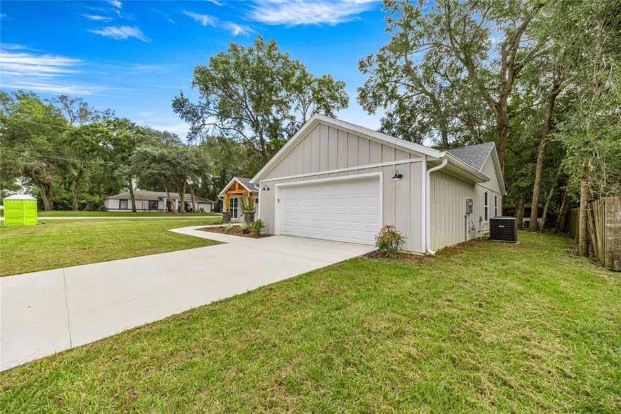 Exterior details and patio area of a home in , Ocala (Image 27).